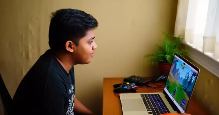 Mobile Legends vs Honor of Kings para sa Pinoy gamers