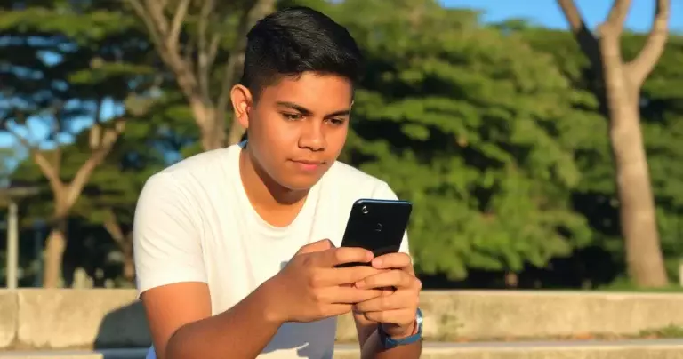 Mobile Legends vs Honor of Kings para sa Pinoy gamers